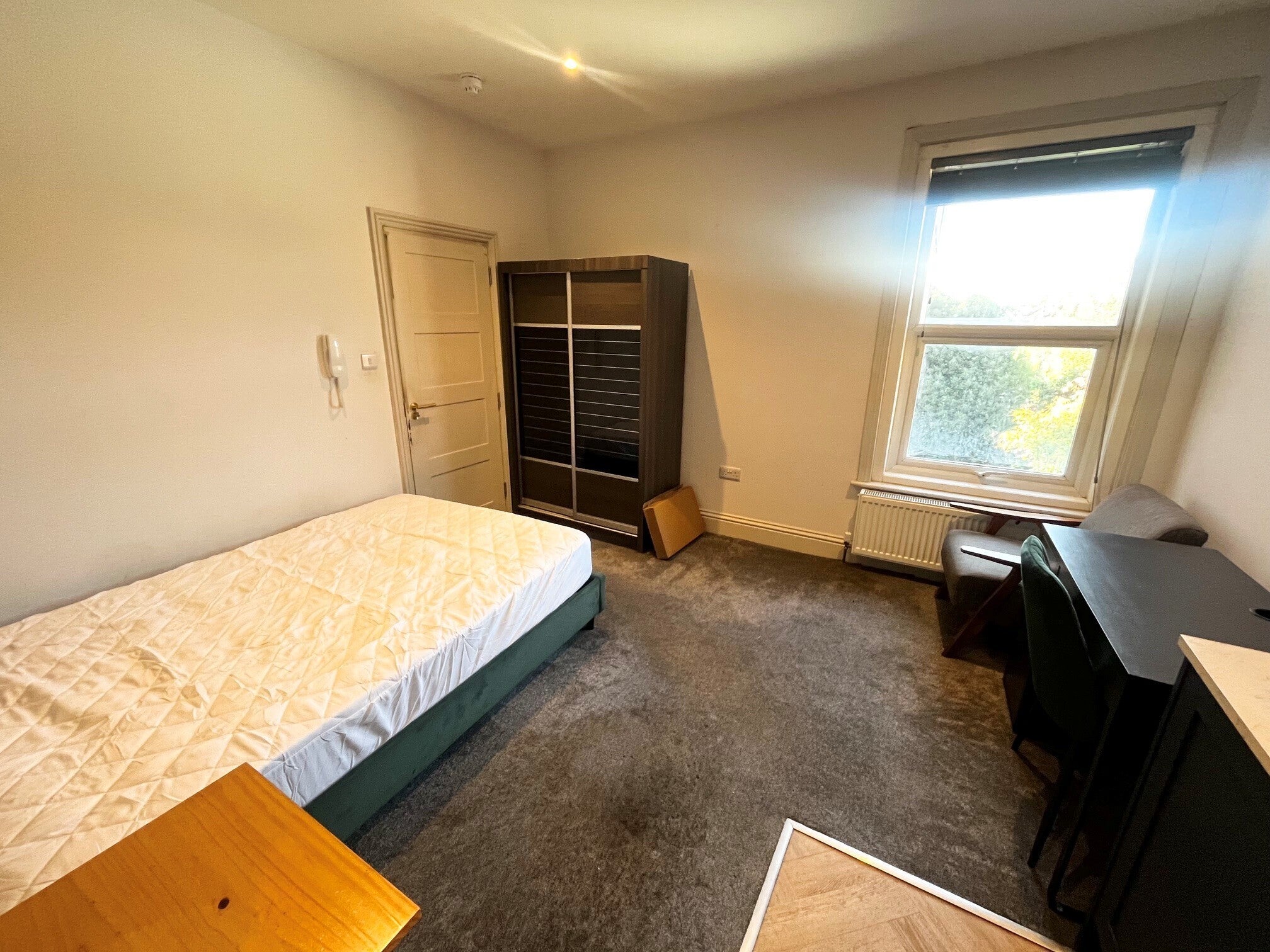 Room Ashley Road in Poole