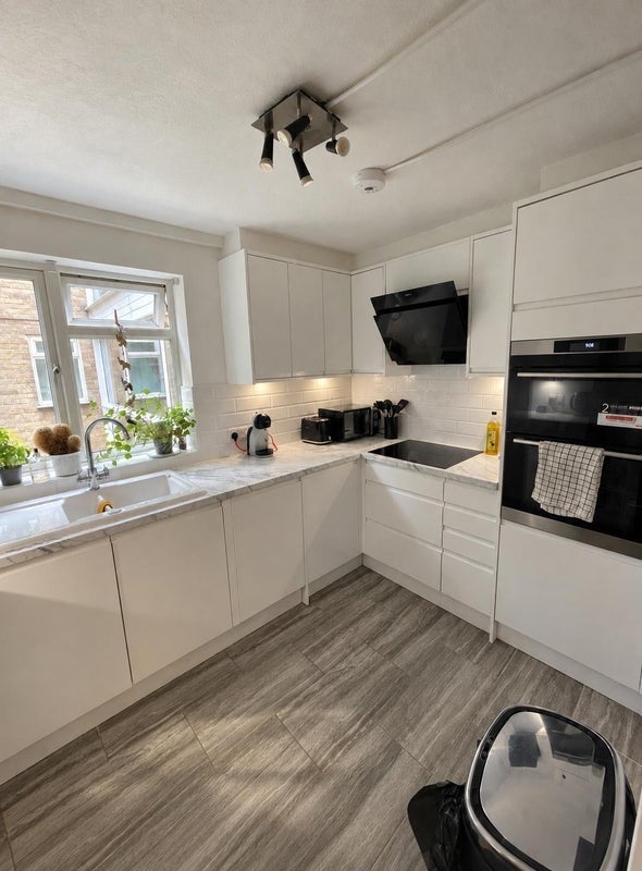 Flat Pampisford Road in Greater London
