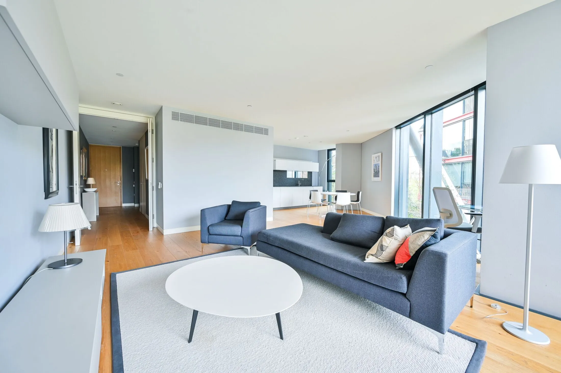 Flat Holland Street in Greater London