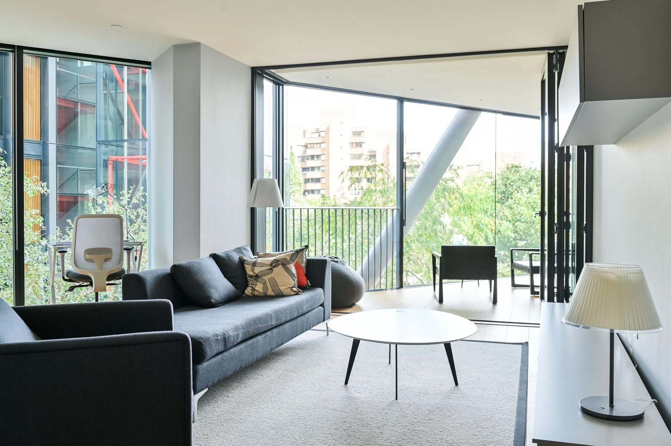 Flat Holland Street in Greater London