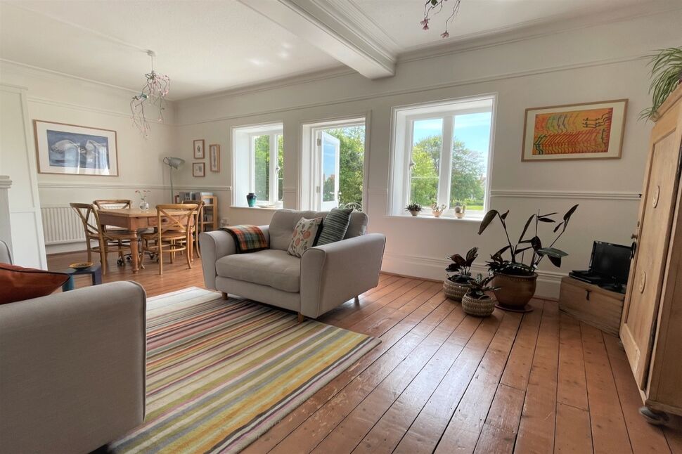 Flat Grimston Gardens in Folkestone and Hythe District