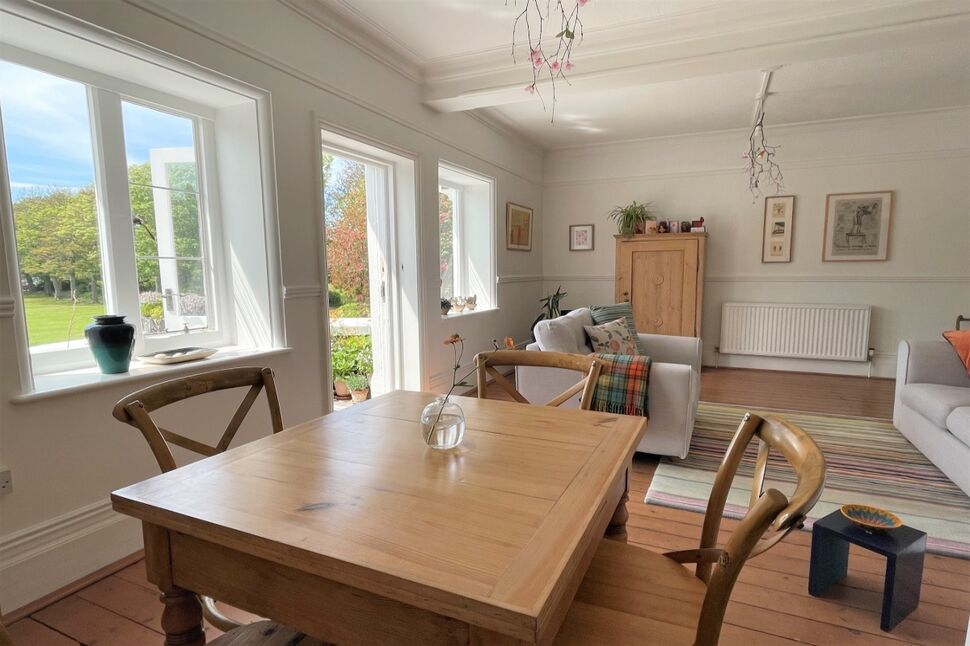Flat Grimston Gardens in Folkestone and Hythe District