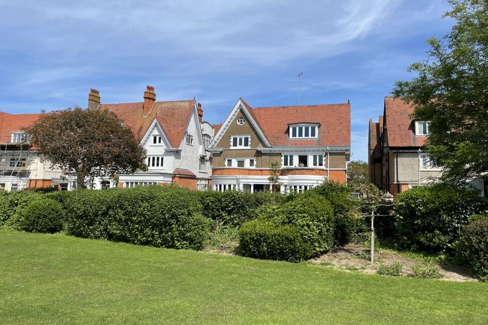 Flat Grimston Gardens in Folkestone and Hythe District