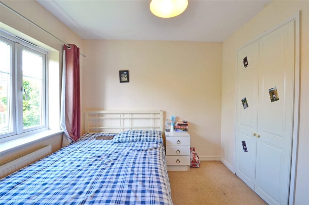 Room Blandamour Way in Bristol