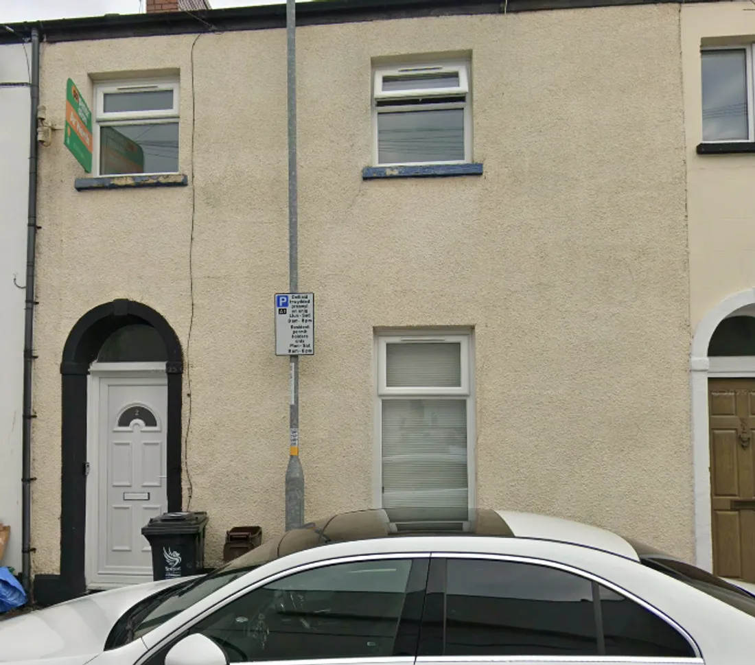 House Dumfries Place in Newport