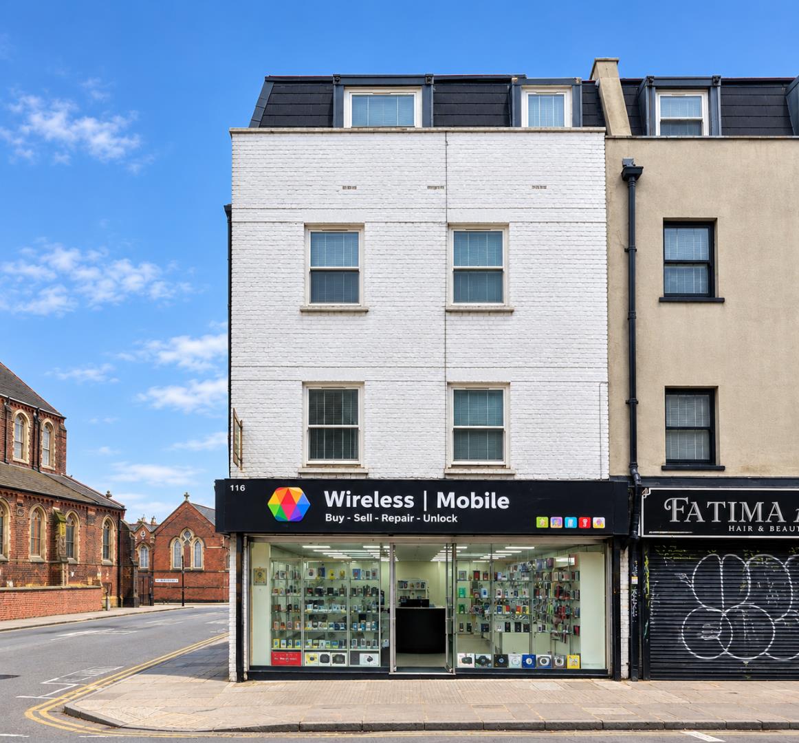 Flat Commercial Road in Greater London