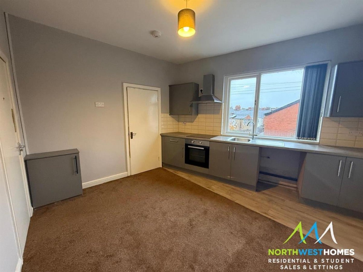 Flat Avenham Lane in Preston