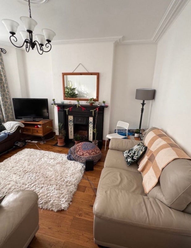 Room Pen-y-Bryn Road in Cardiff