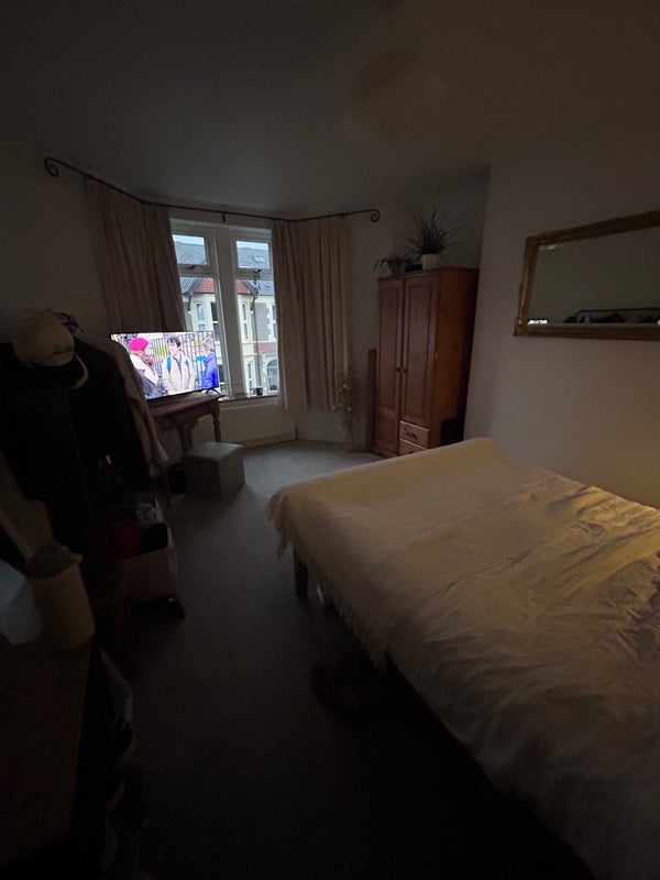 Room Pen-y-Bryn Road in Cardiff