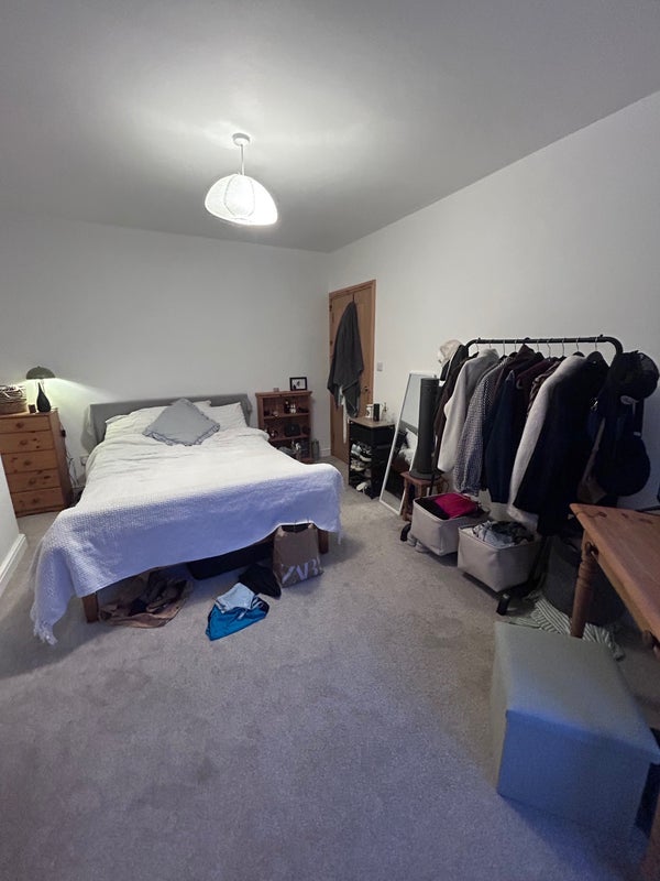 Room Pen-y-Bryn Road in Cardiff