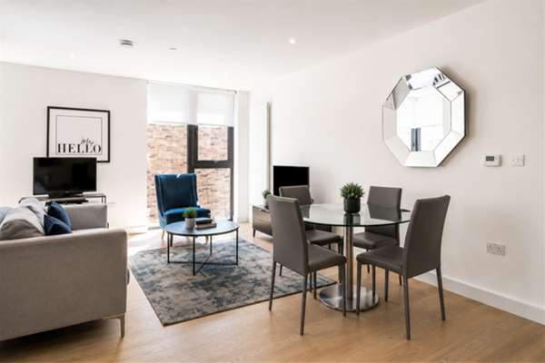 Flat Admiralty Avenue in Greater London