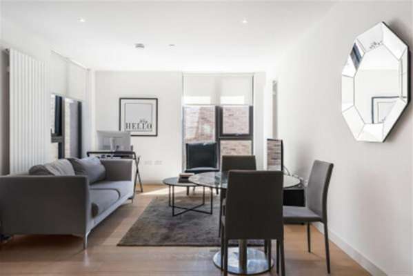 Flat Admiralty Avenue in Greater London