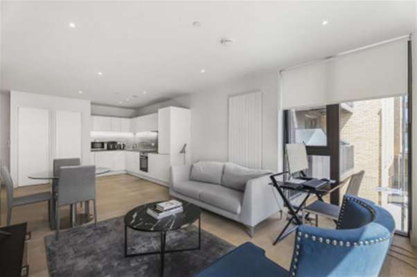 Flat Admiralty Avenue in Greater London