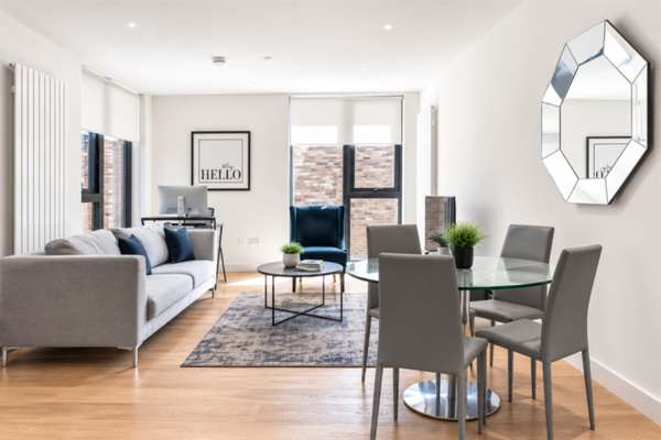 Flat Admiralty Avenue in Greater London