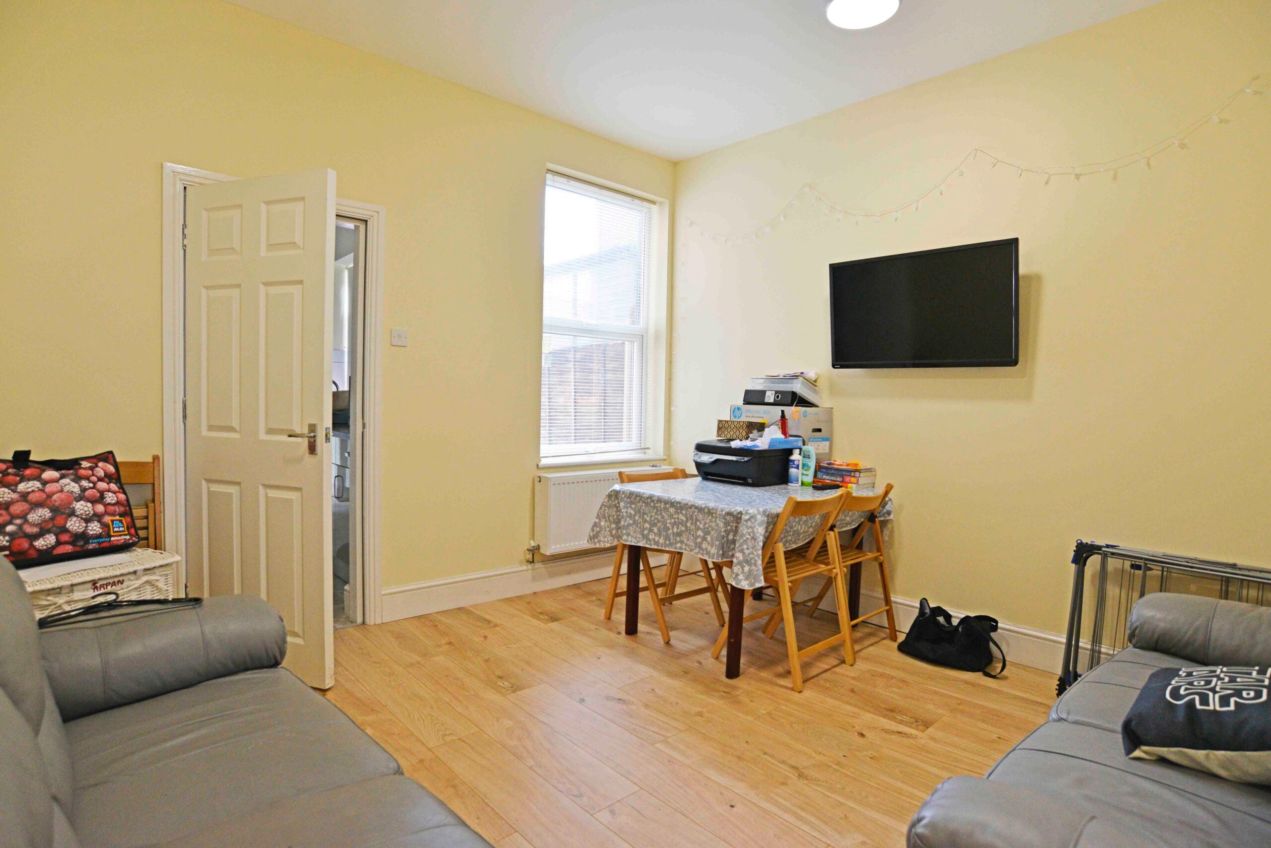 Room Hubert Road in Birmingham