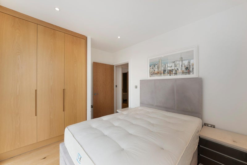 Room Hoy Street in Greater London