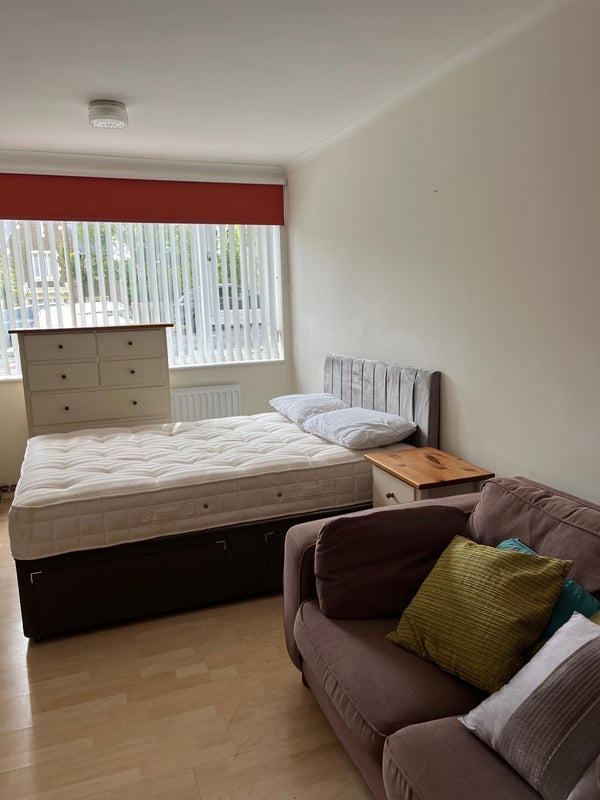 Room Longton Grove in Greater London