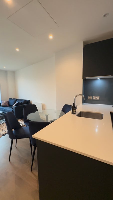 Room Trinity Way in Salford