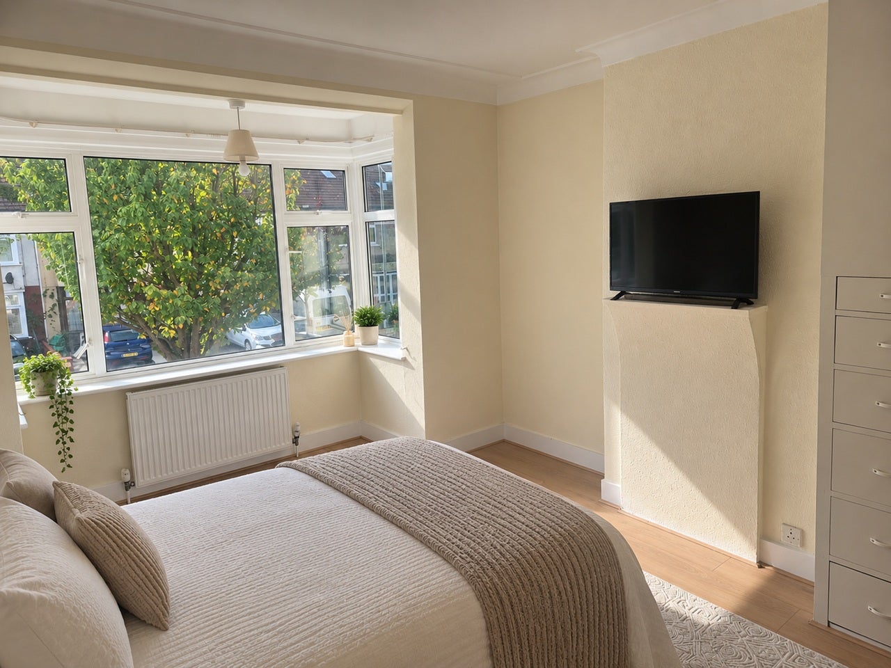 Room Hazelbrouck Gardens in Greater London