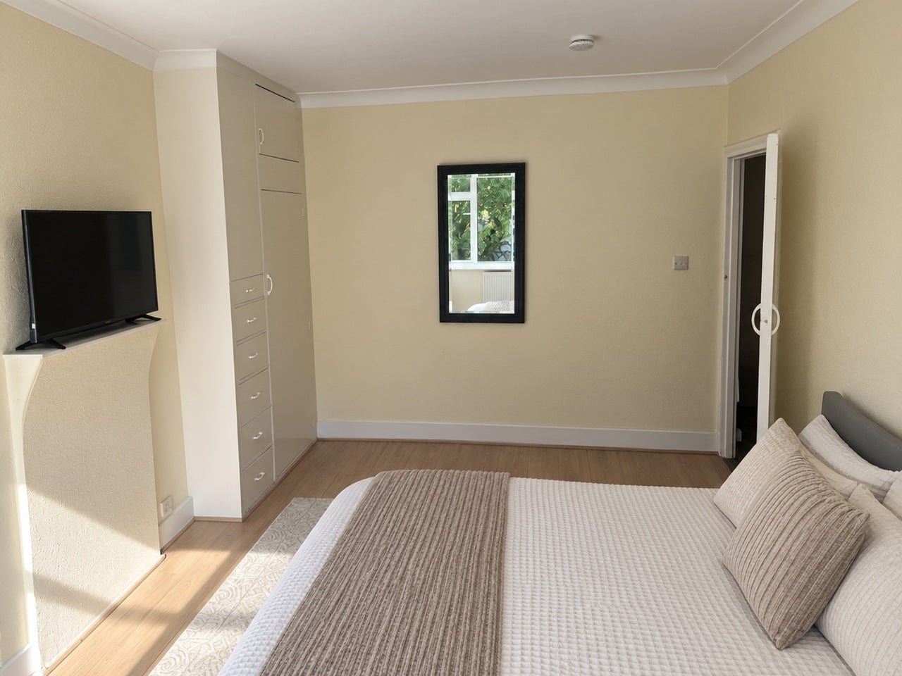 Room Hazelbrouck Gardens in Greater London
