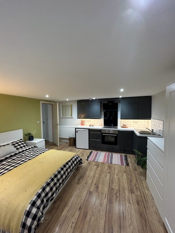 Room Lincoln Grove in Manchester