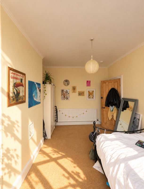 Room Merchants Road in Bristol
