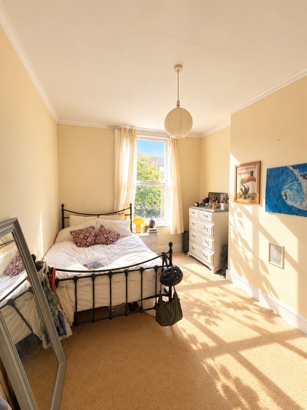Room Merchants Road in Bristol