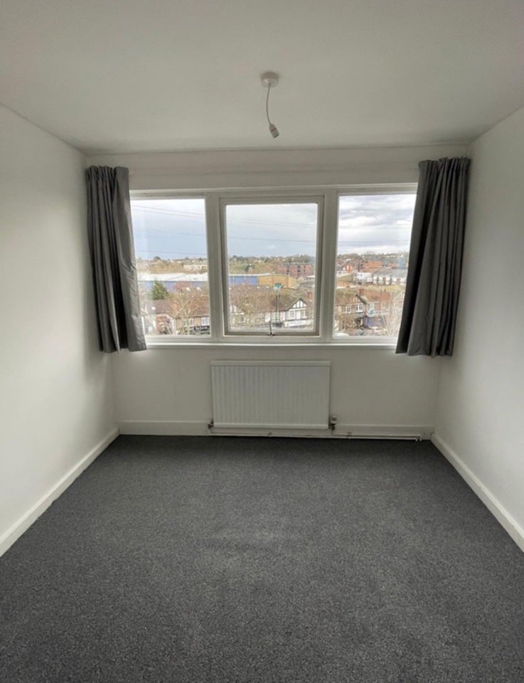 Room Waterside in Greater London