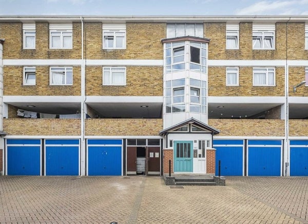 Flat Flaxman Road in London