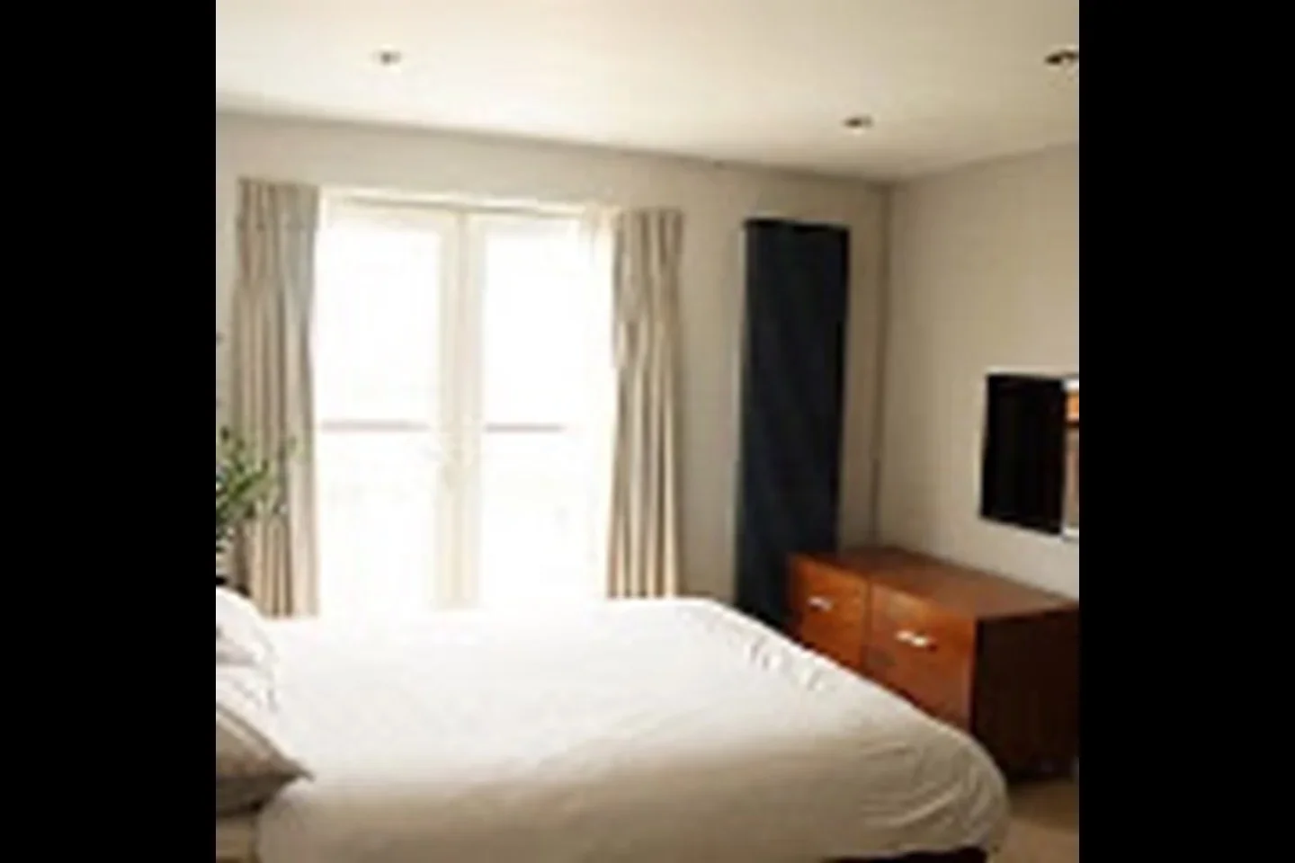 Flat Woodland Crescent in Greater London