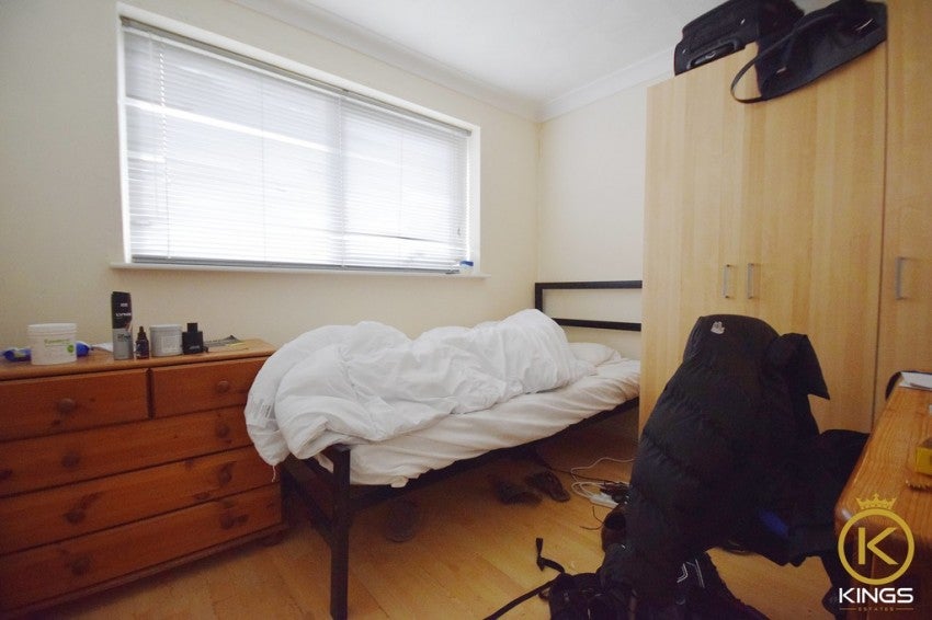 Flat Greville Close in Guildford