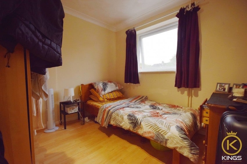 Flat Greville Close in Guildford