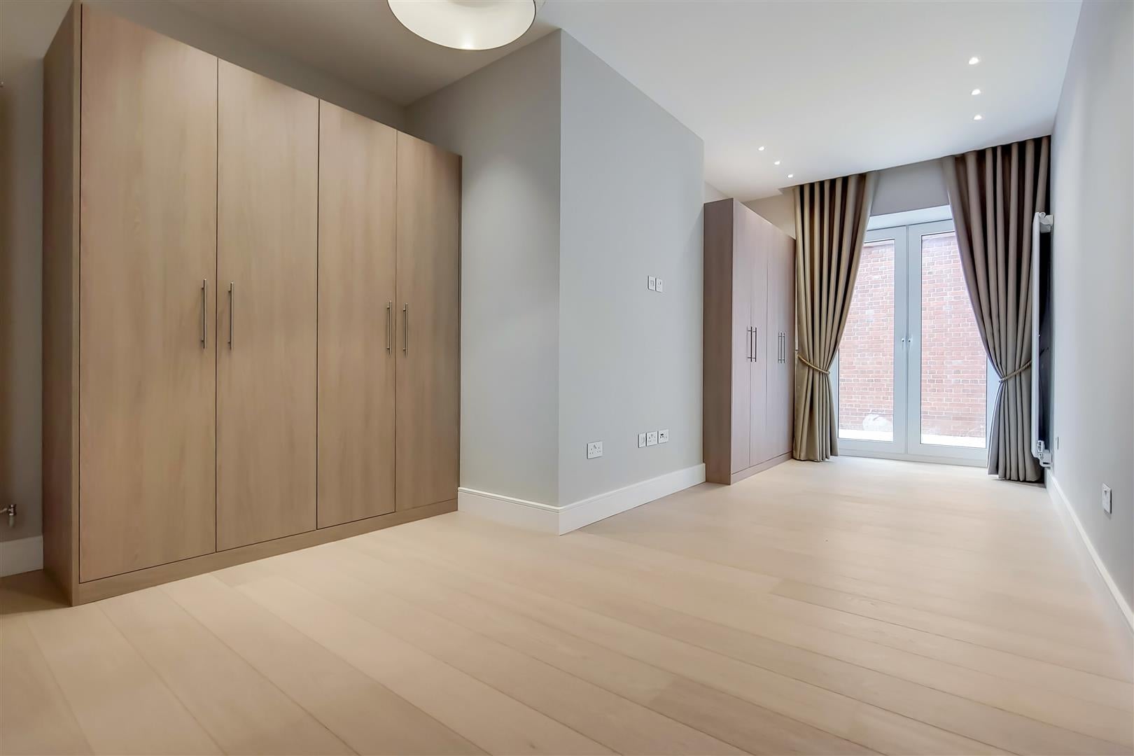Flat Maresfield Gardens in Greater London