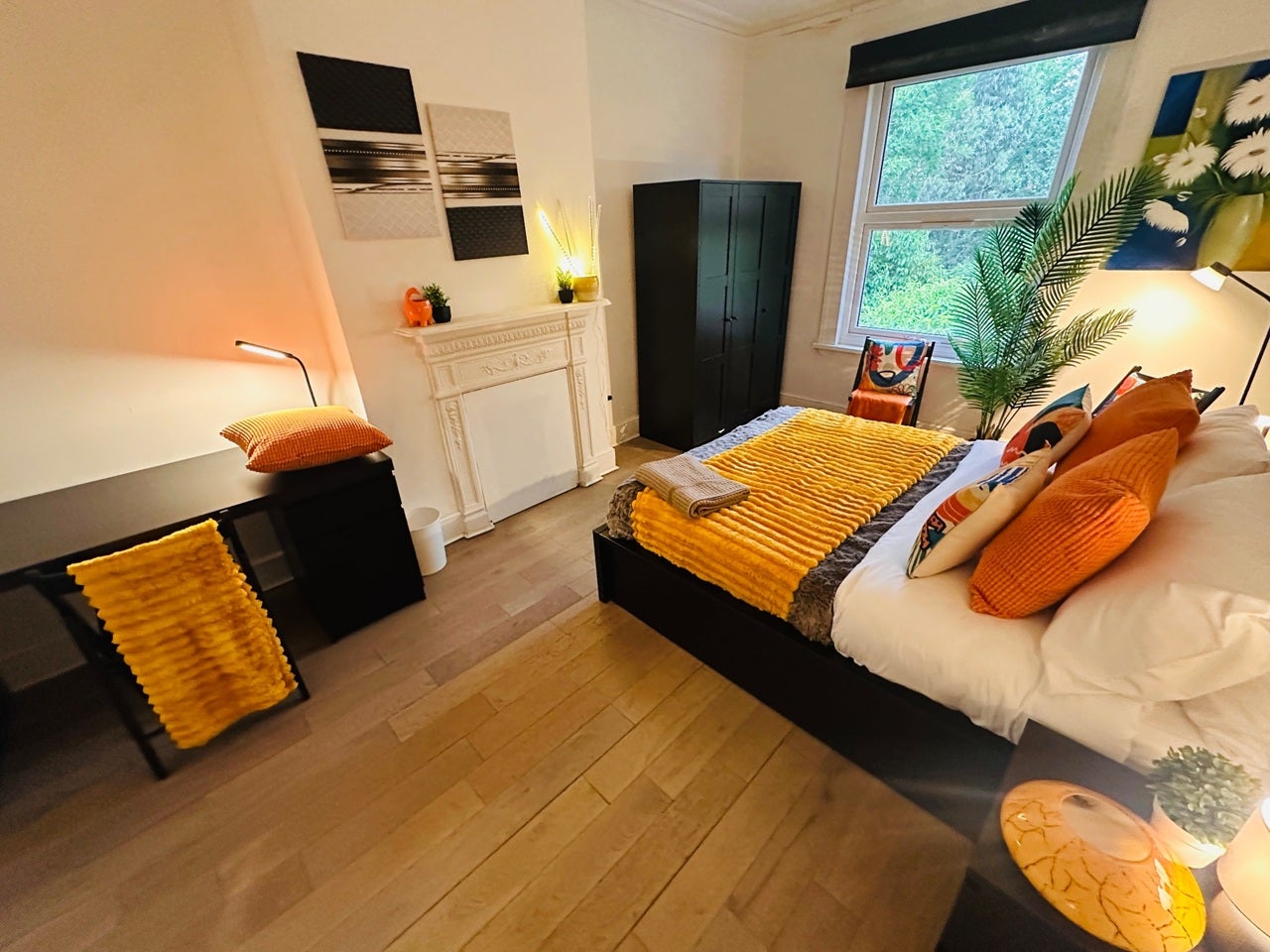 Room Whitehall Road in Greater London