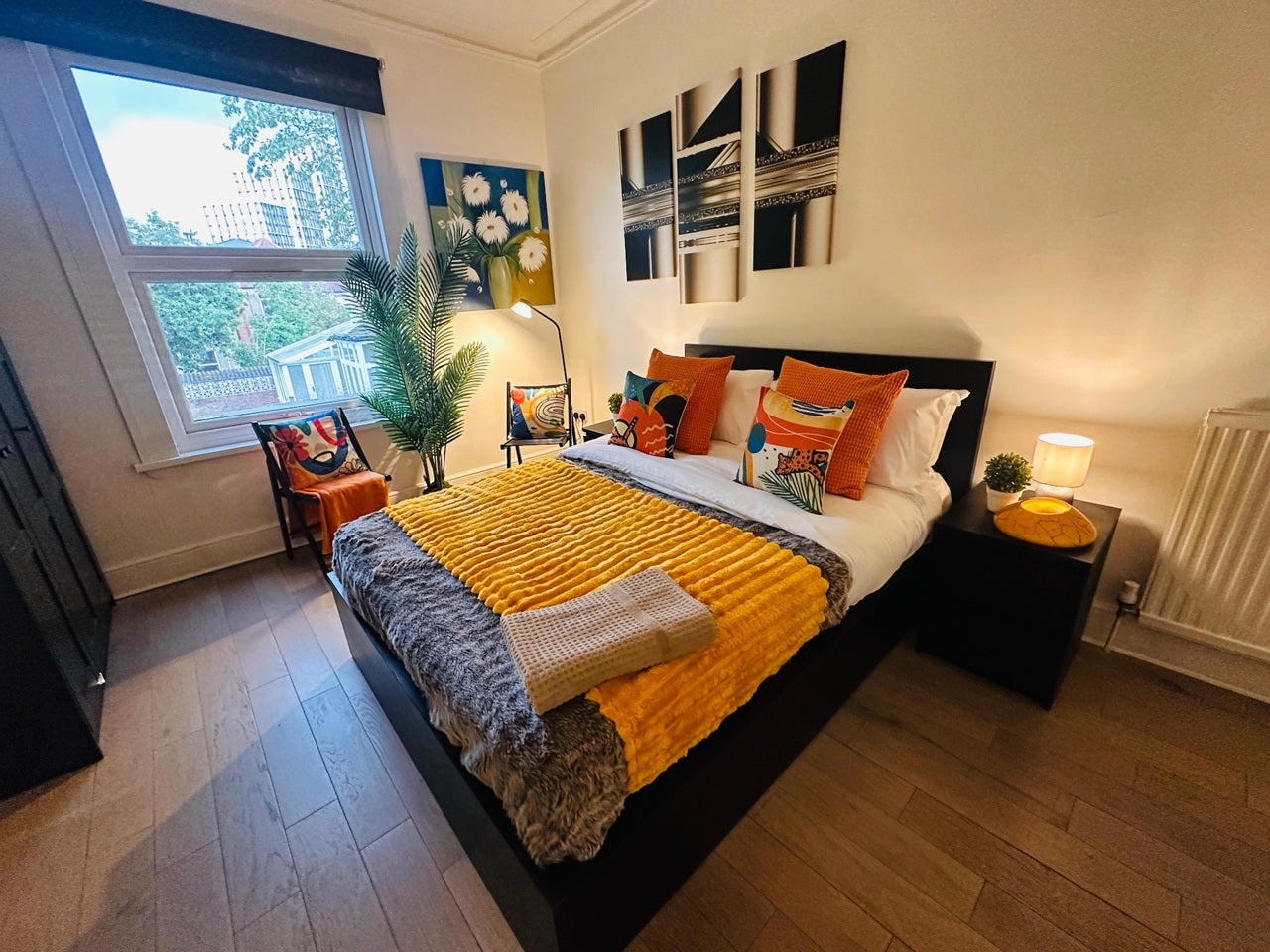 Room Whitehall Road in Greater London