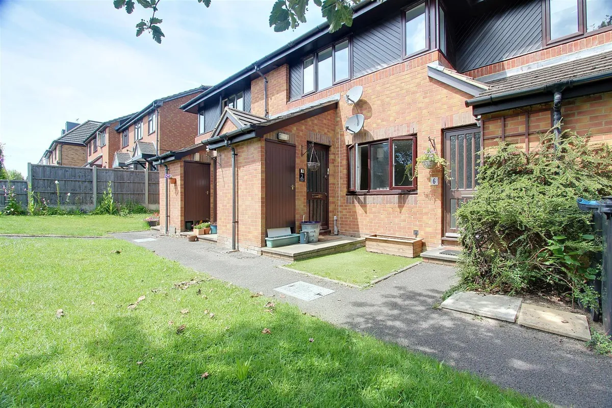 Flat High Street in Dacorum