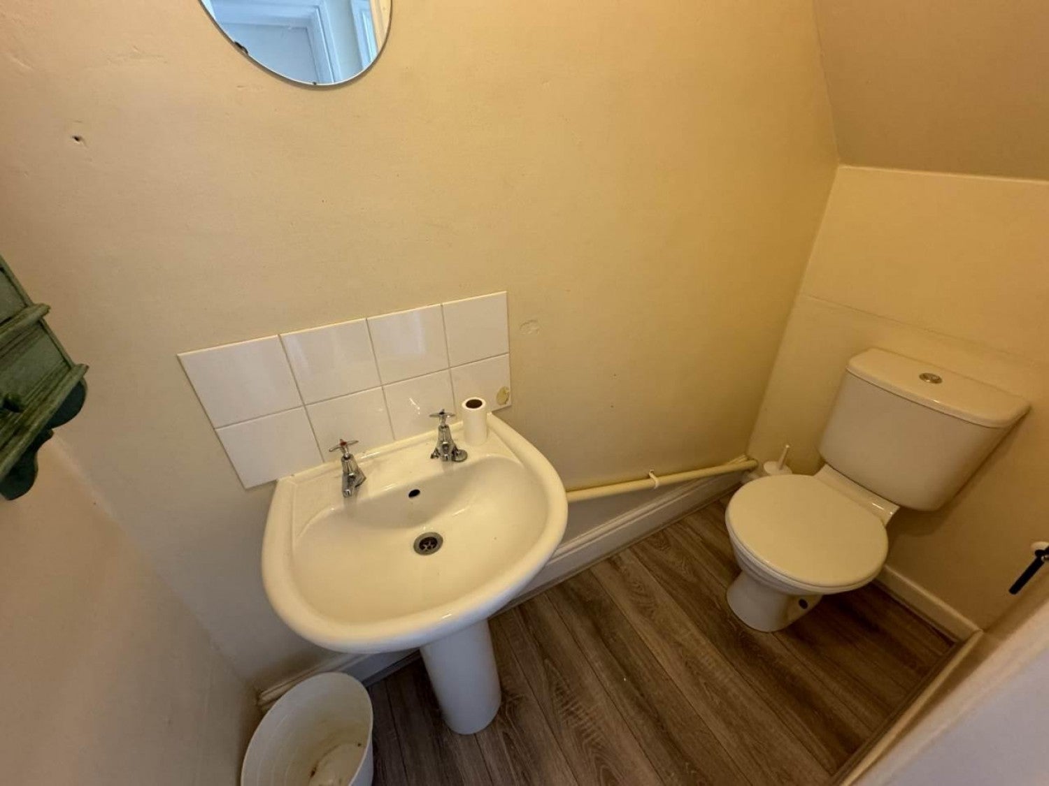 Room Cransley Crescent in Bristol