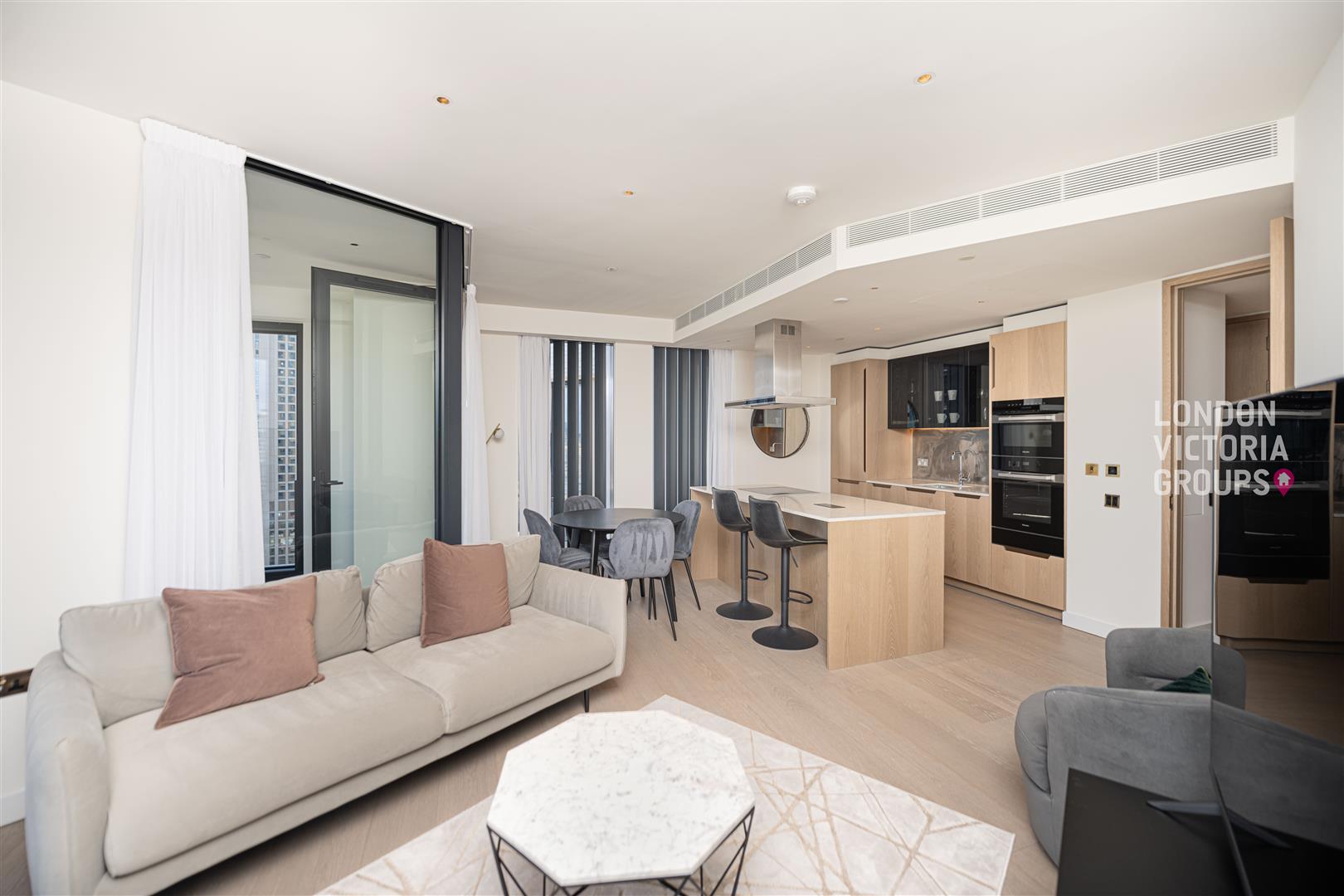 Flat Nine Elms Lane in Greater London
