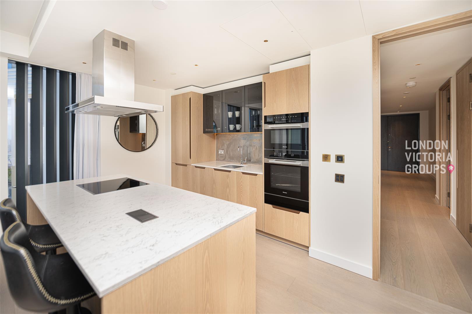 Flat Nine Elms Lane in Greater London