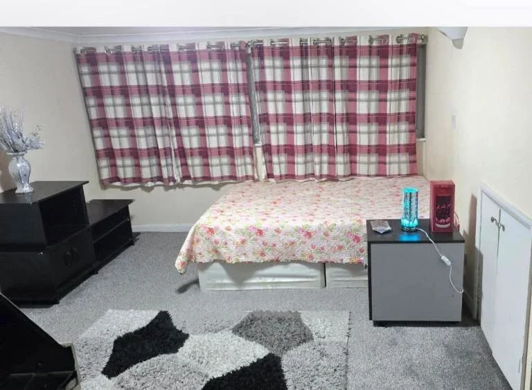 Room Northcote Avenue in Greater London