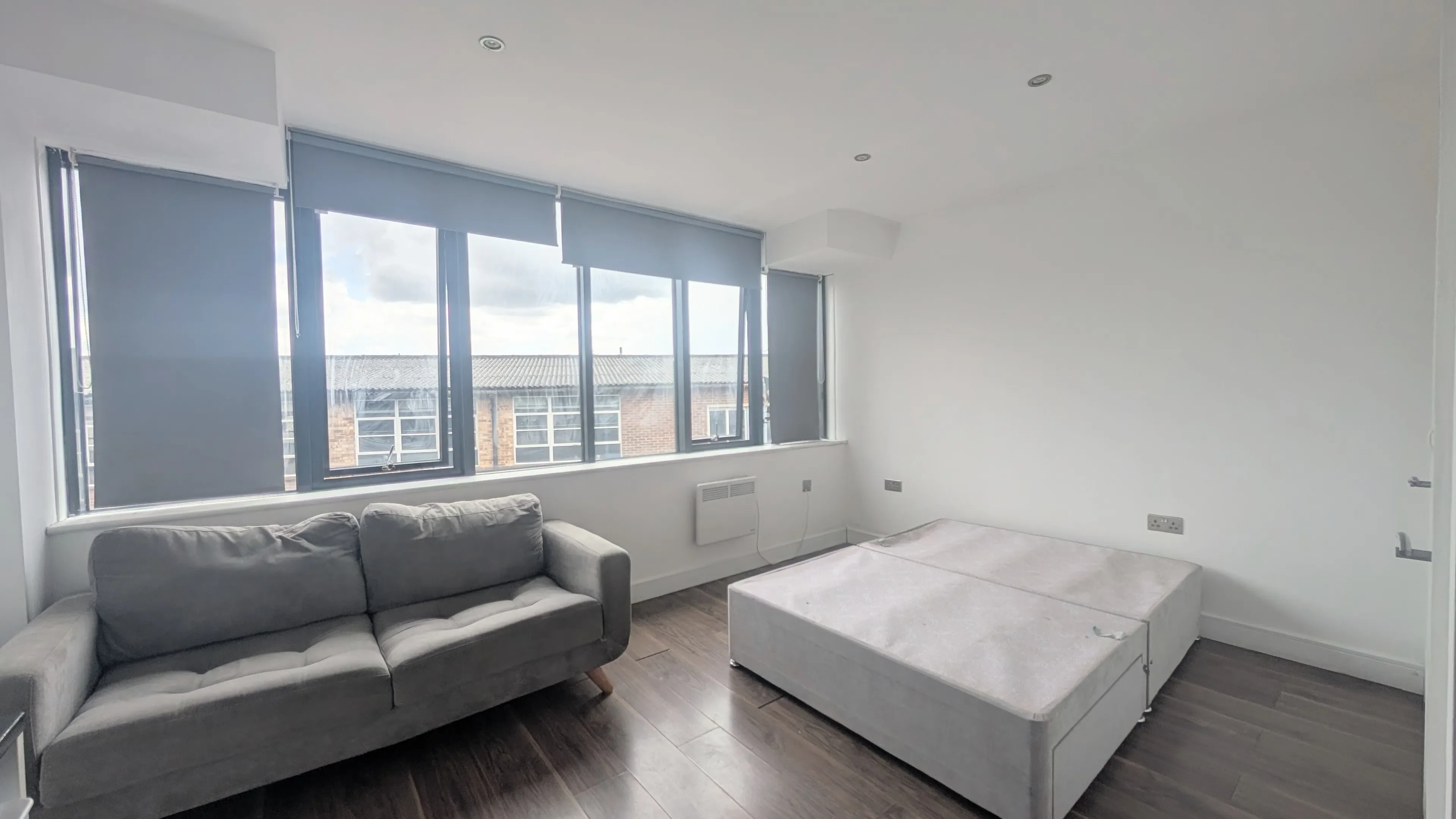 Flat Elmgrove Road in Greater London