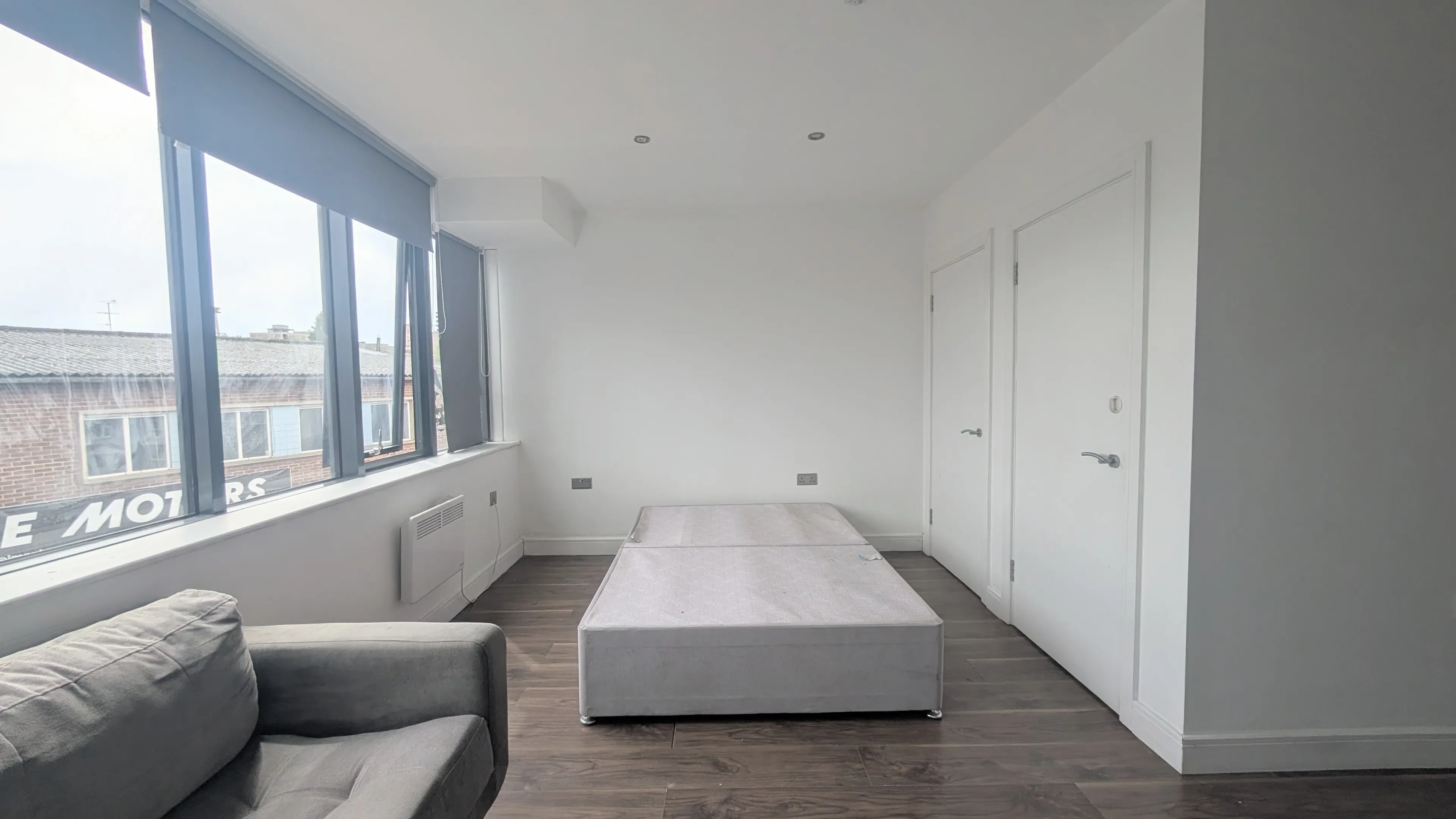 Flat Elmgrove Road in Greater London