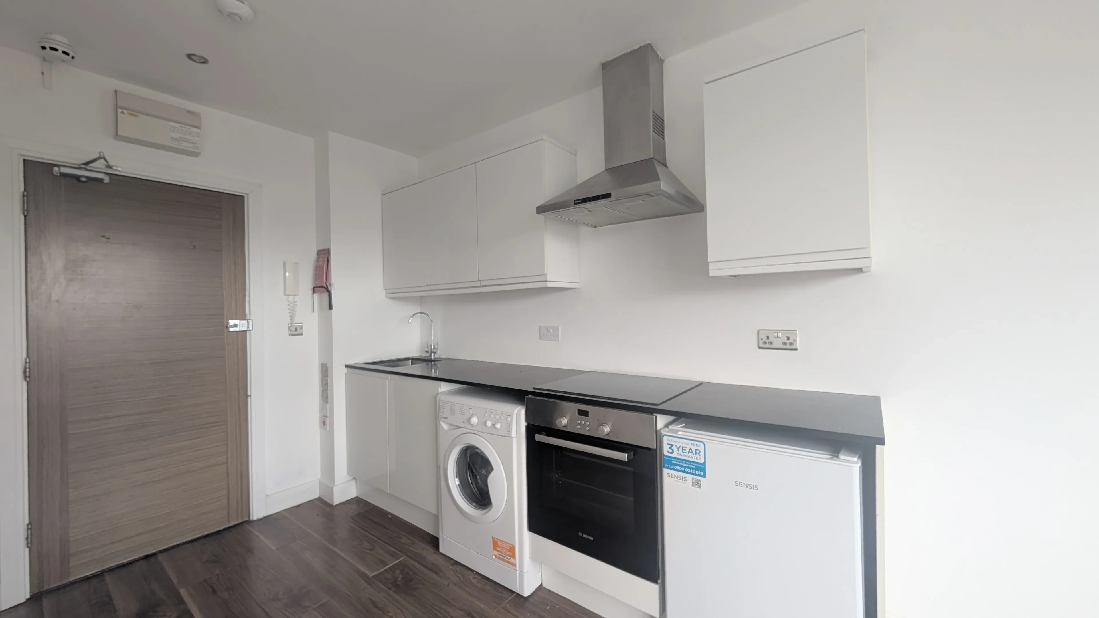 Flat Elmgrove Road in Greater London
