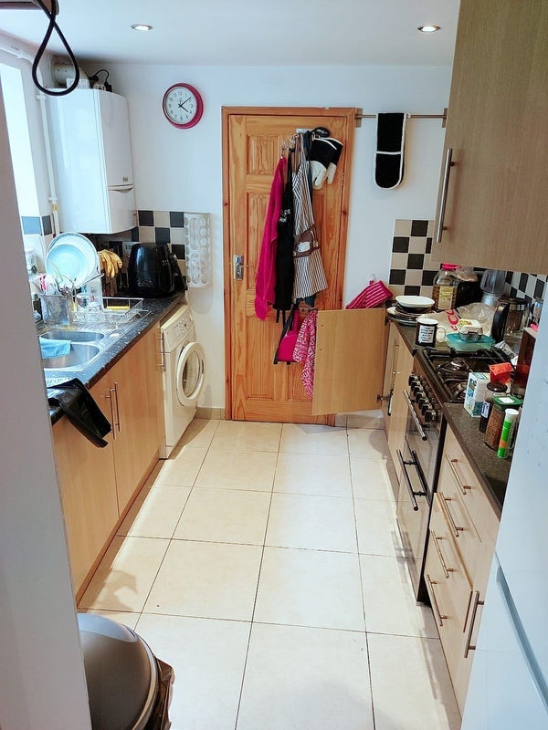 Room Russell Road in Greater London