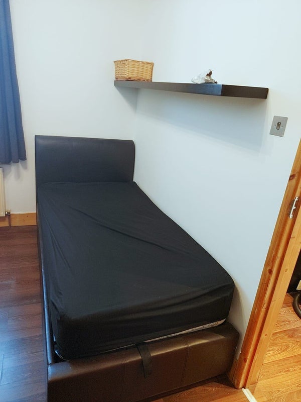 Room Russell Road in Greater London