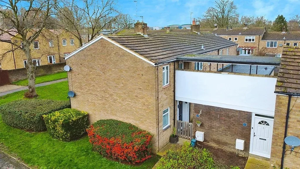 Flat Clinton End in Dacorum