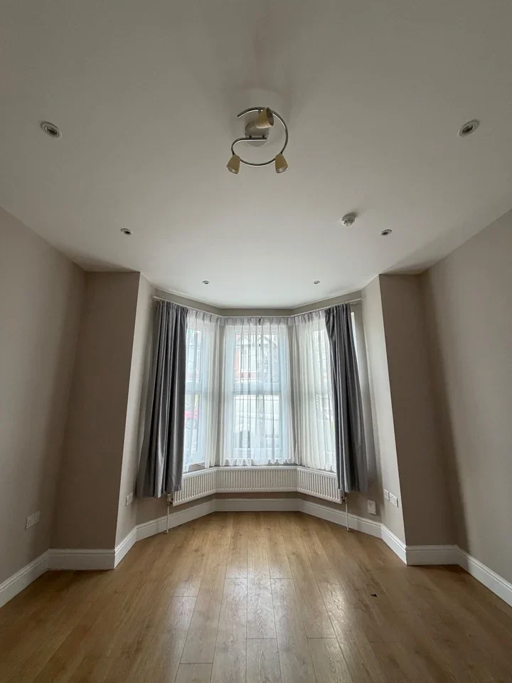 Flat Woodlands Road in Greater London