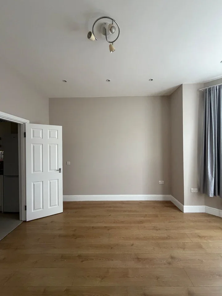 Flat Woodlands Road in Greater London