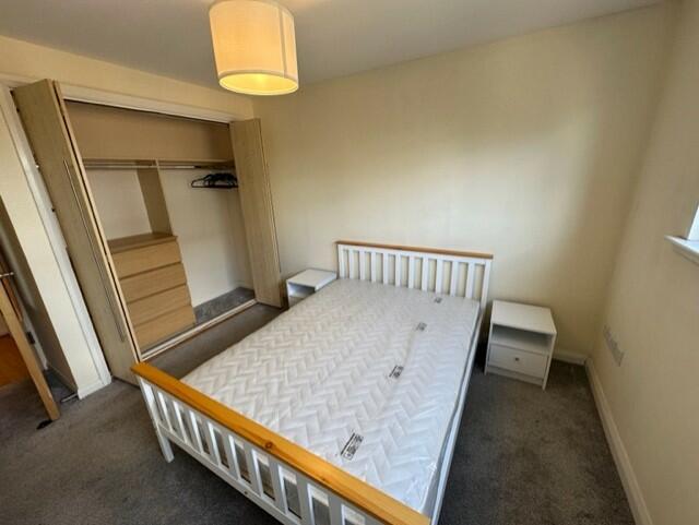 Room Cathcart Road in Glasgow