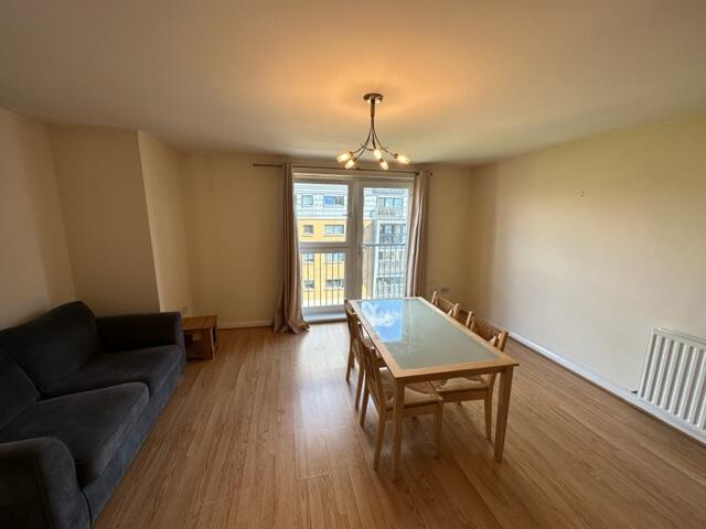 Room Cathcart Road in Glasgow
